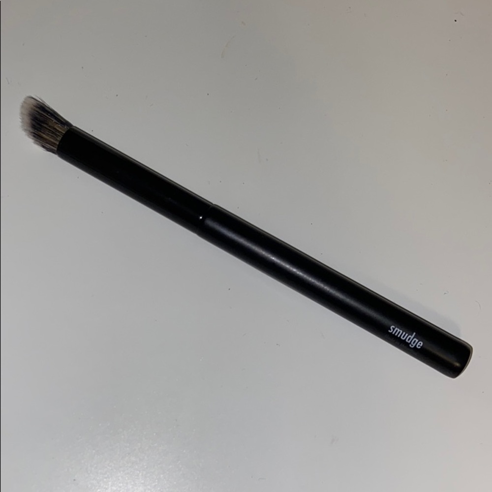 Sisley Paris eyeshadow smudge brush